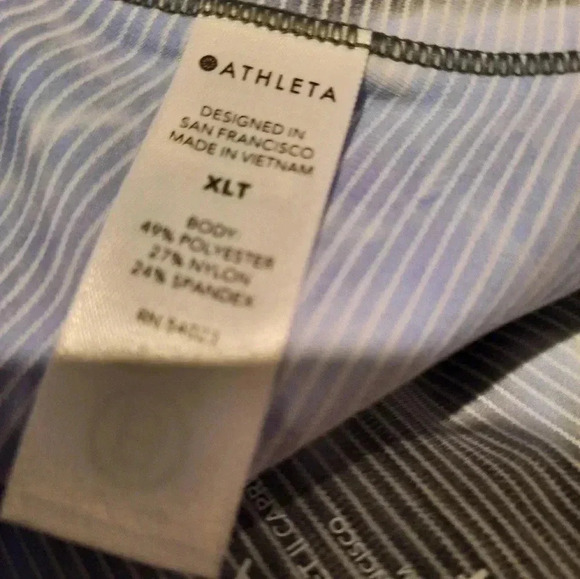 Athleta 20” Salutation Stash Pocket Capri Leggings - Picture 6 of 7